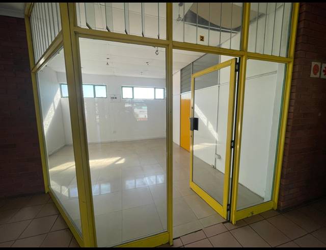 40M² RETAIL TO LET IN STARWOOD